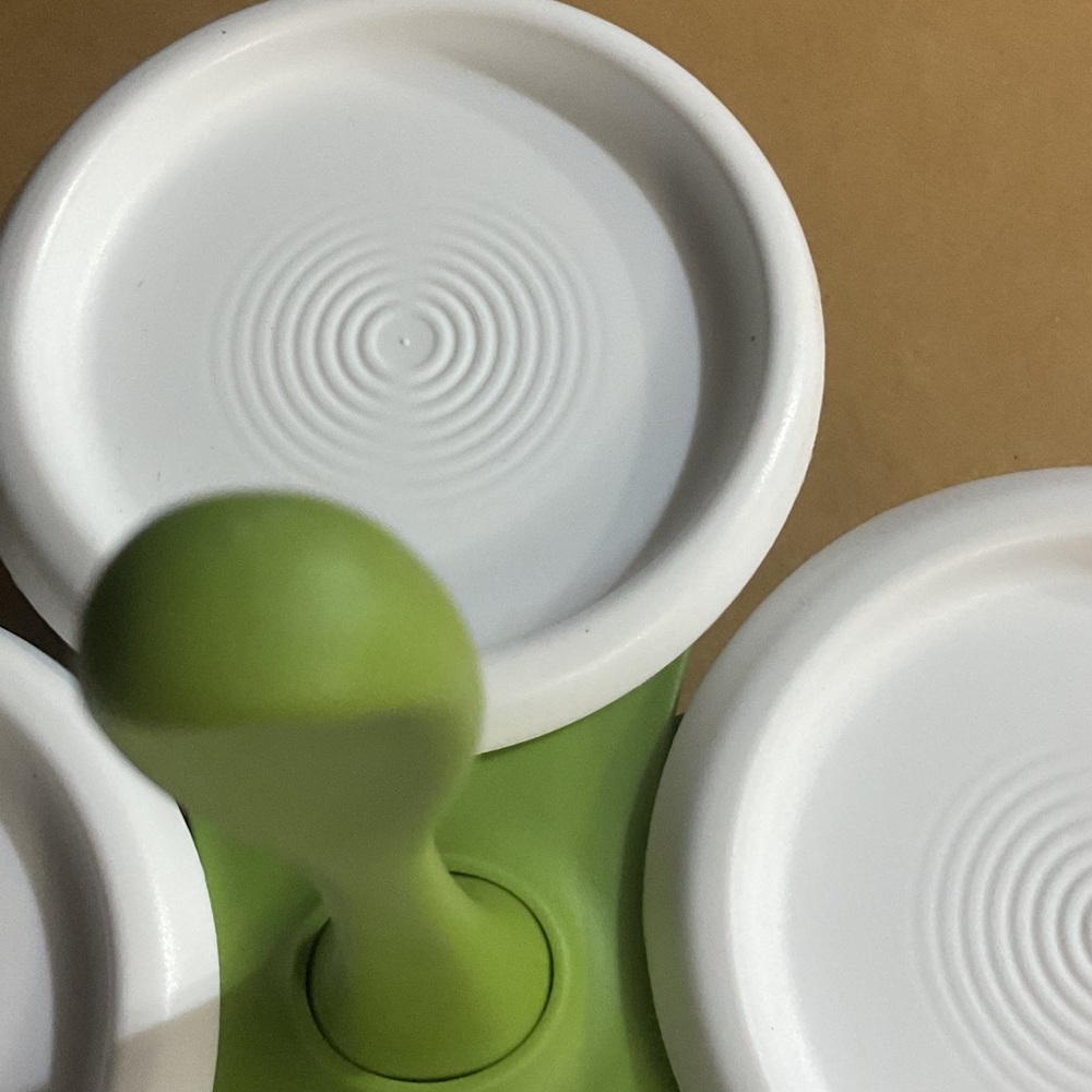 Tupperware Green and White condiments server. - Picture 6 of 8